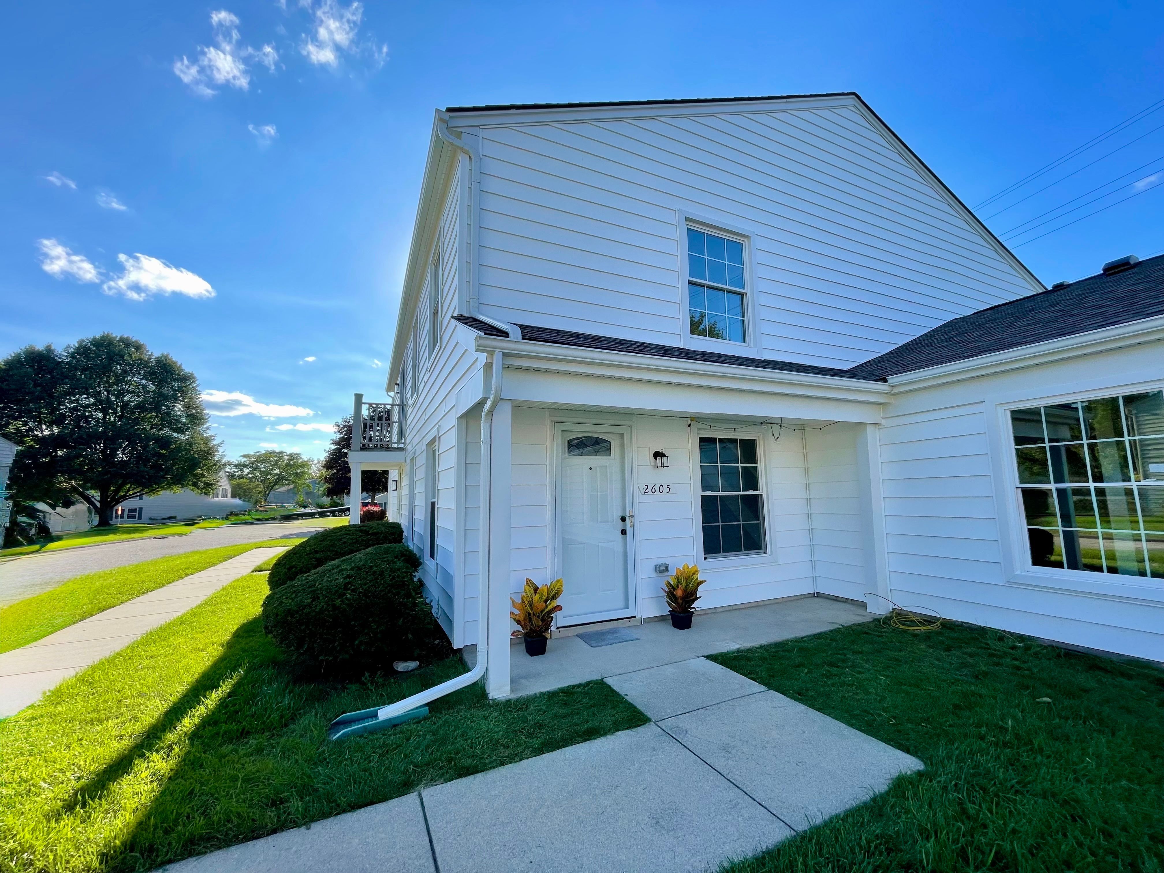 2605 THORNBRIER, LAKE ORION, MI 48360